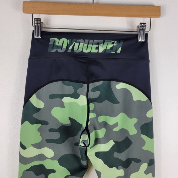 DoYouEven Spellout High Rise Cross Waist Camo Ankle Leggings - Picture 4 of 9
